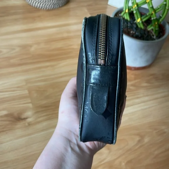 ⚡️MCM⚡️ Visetos vintage black clutch/pouch/everyday bag (wristlet no strap) - Picture 7 of 16